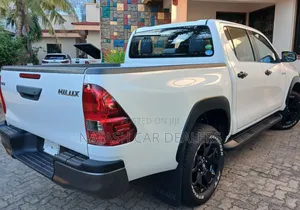 Toyota Hilux 2019 White