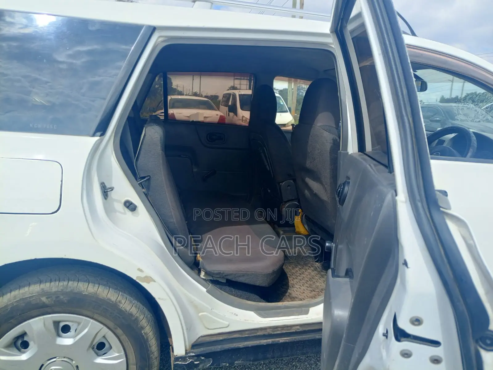 Nissan Advan 2010 White