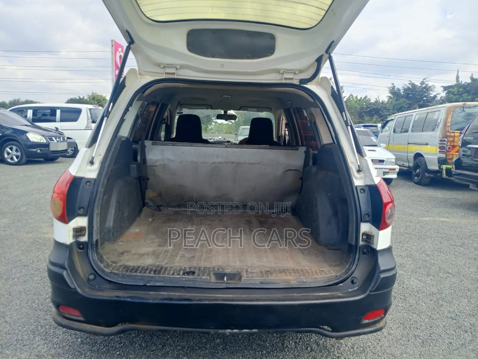 Nissan Advan 2010 White