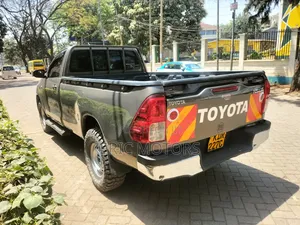 Toyota Hilux 2018 Gray