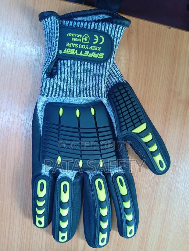 Anti Impact Cut Resistant 5 Gloves