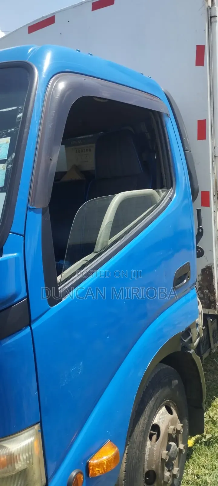 Toyota Dyna 2013 Blue on Sale