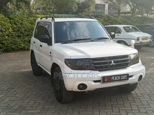 Mitsubishi Pajero 2002 White