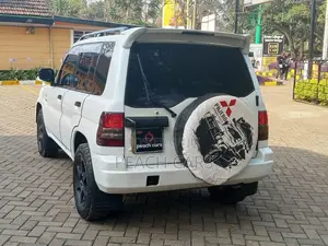 Mitsubishi Pajero 2002 White