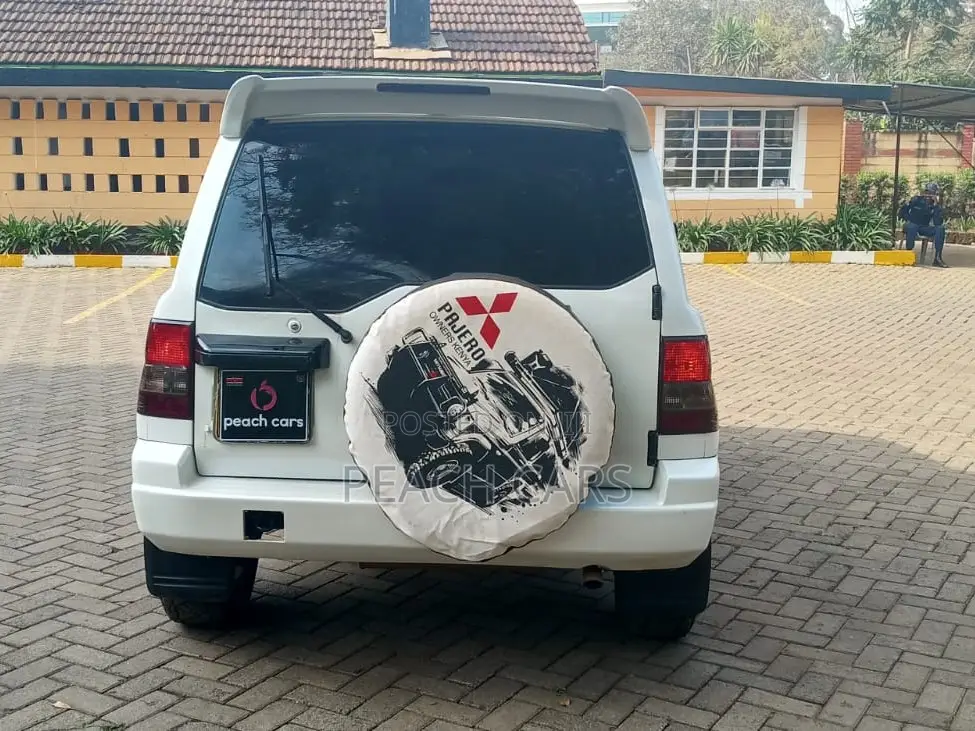 Mitsubishi Pajero 2002 White