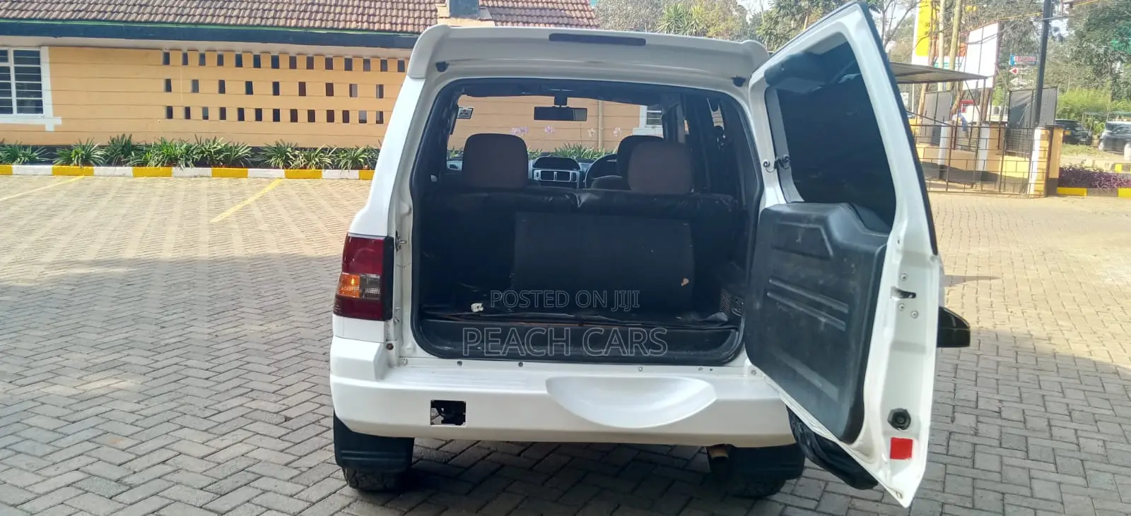 Mitsubishi Pajero 2002 White