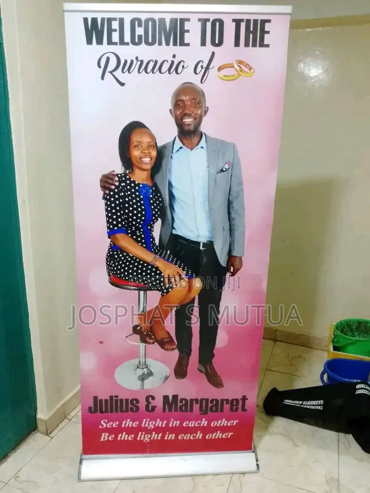 Broad Base Roll Up Banners