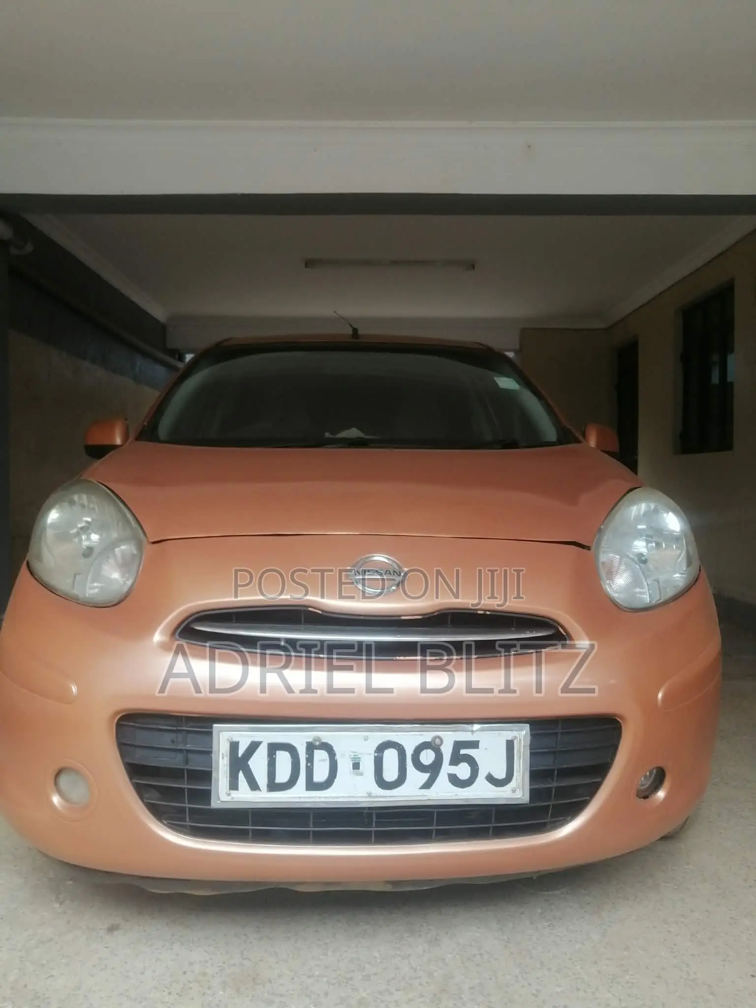 Nissan March 1.2 AWD 2013 Orange