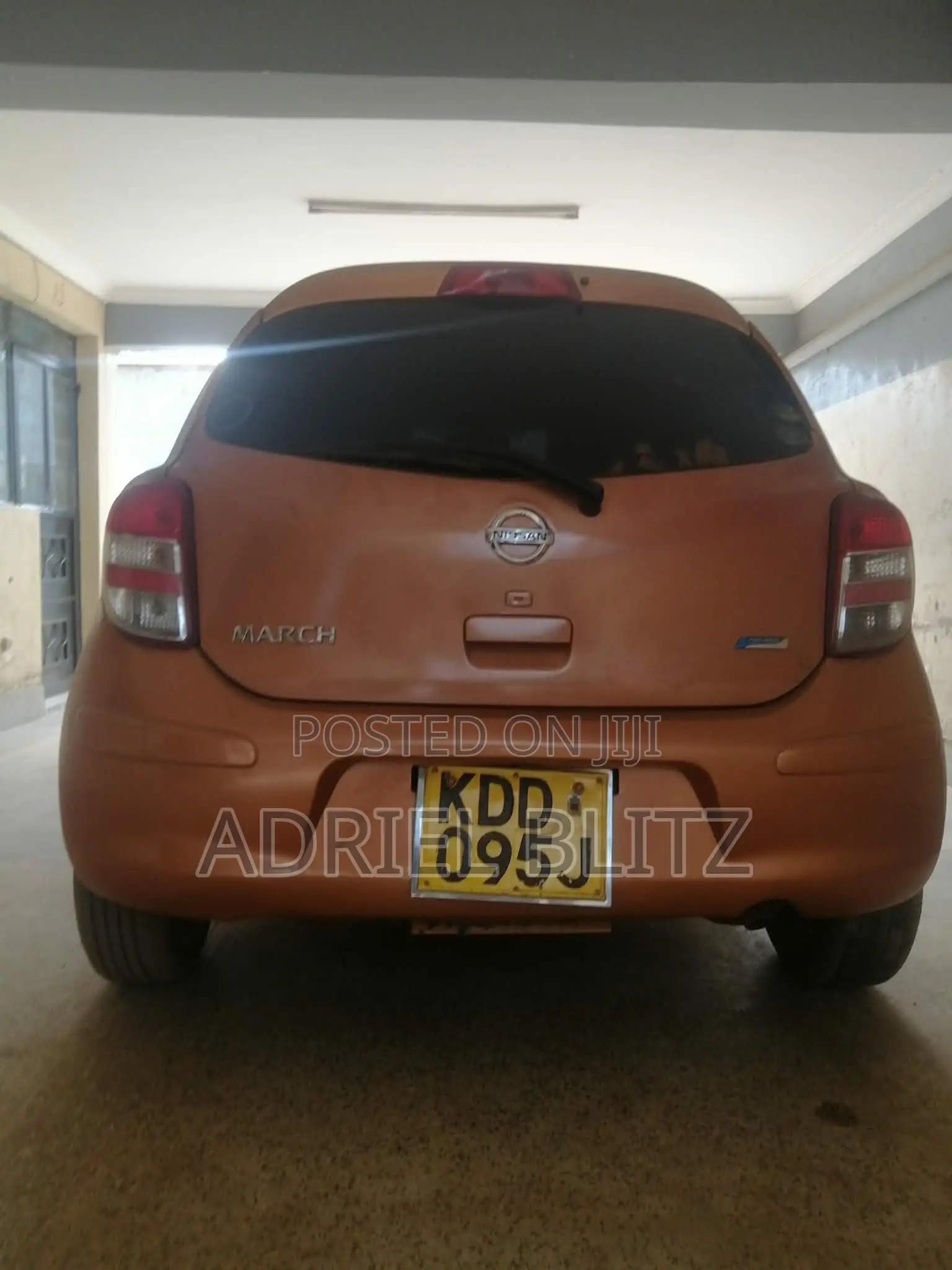 Nissan March 1.2 AWD 2013 Orange