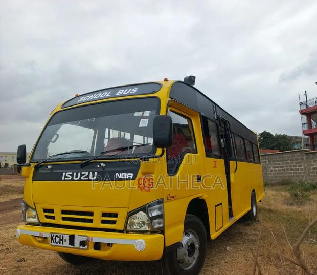 Isuzu NQR 2016 Yellow