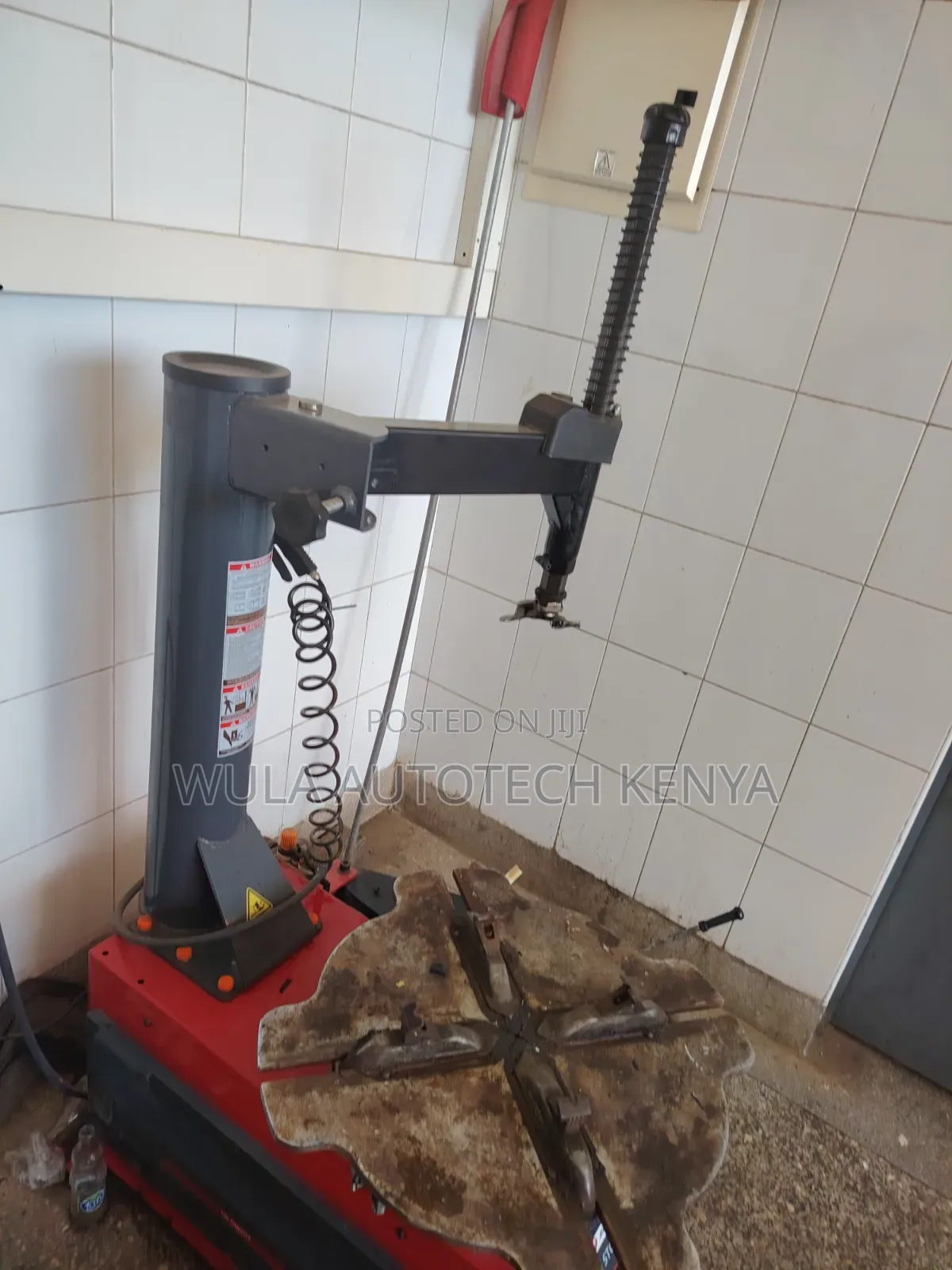 Stable and Safety Wheel Handling Machine Tyre Changer STC 768 Sunshine