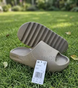 Brand New Yzy Foam Slides Size 40-45