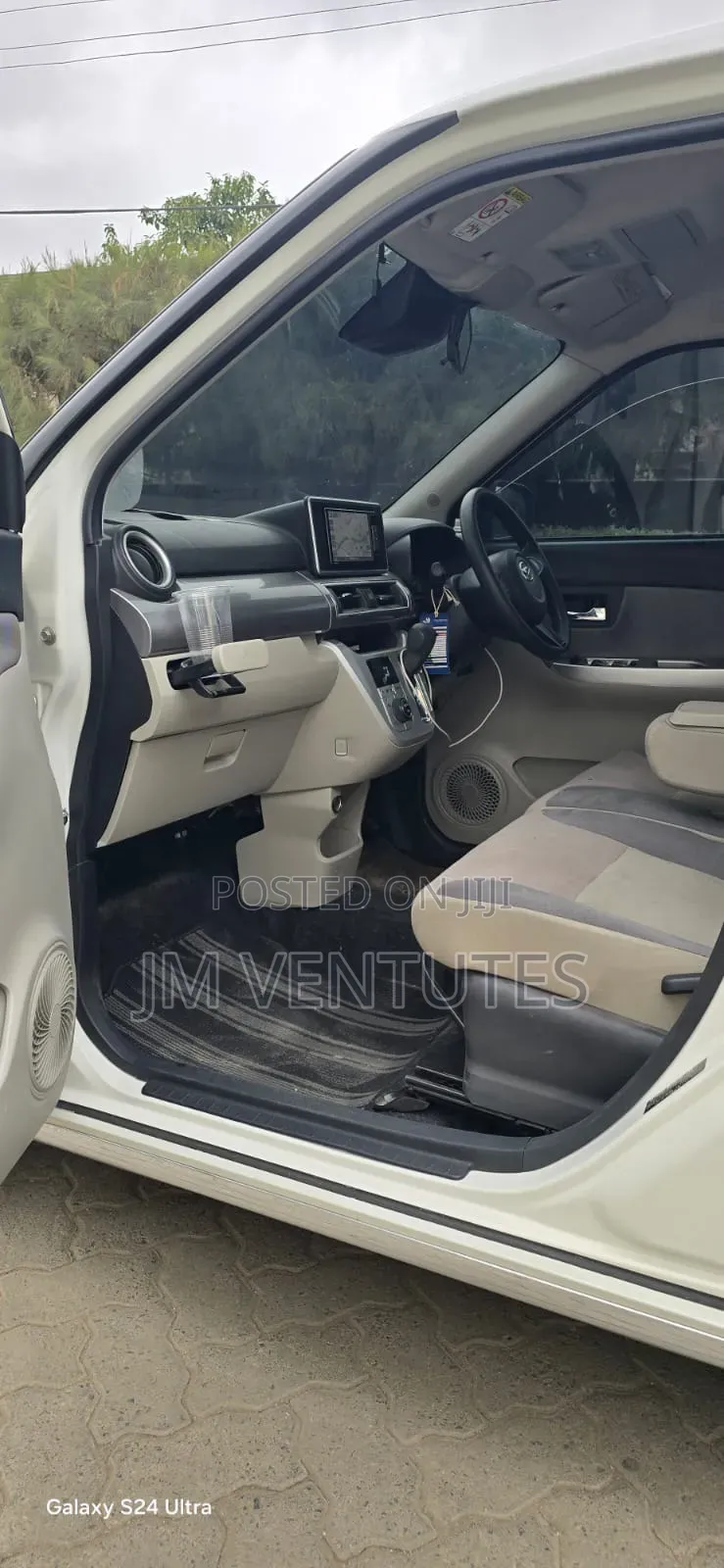 Daihatsu Cast 2018 White