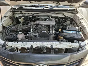 Toyota Hilux 2.5 D-4D SRX 2012 Off white