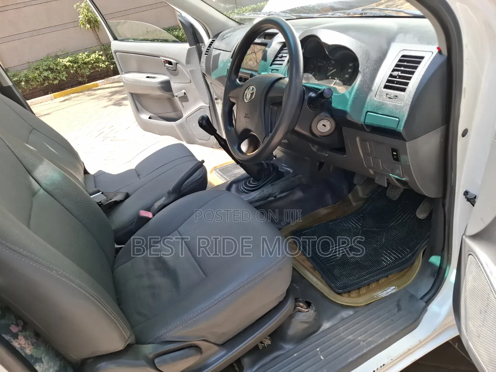 Toyota Hilux 2.5 D-4D SRX 2012 Off white