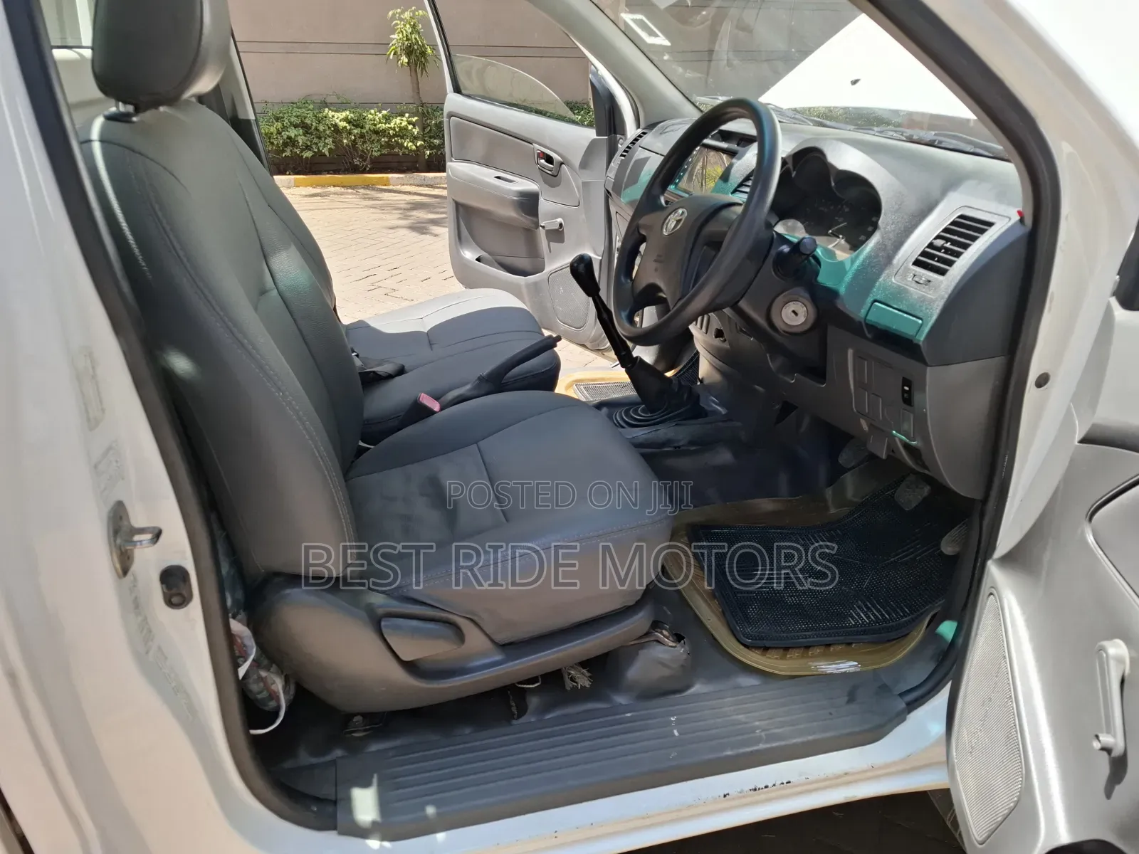Toyota Hilux 2.5 D-4D SRX 2012 Off white