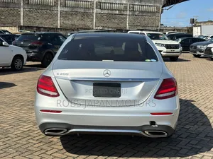 Mercedes-Benz E200 2019 Ivory
