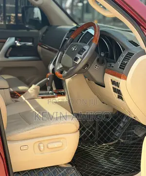 Toyota Land Cruiser 2014 Red