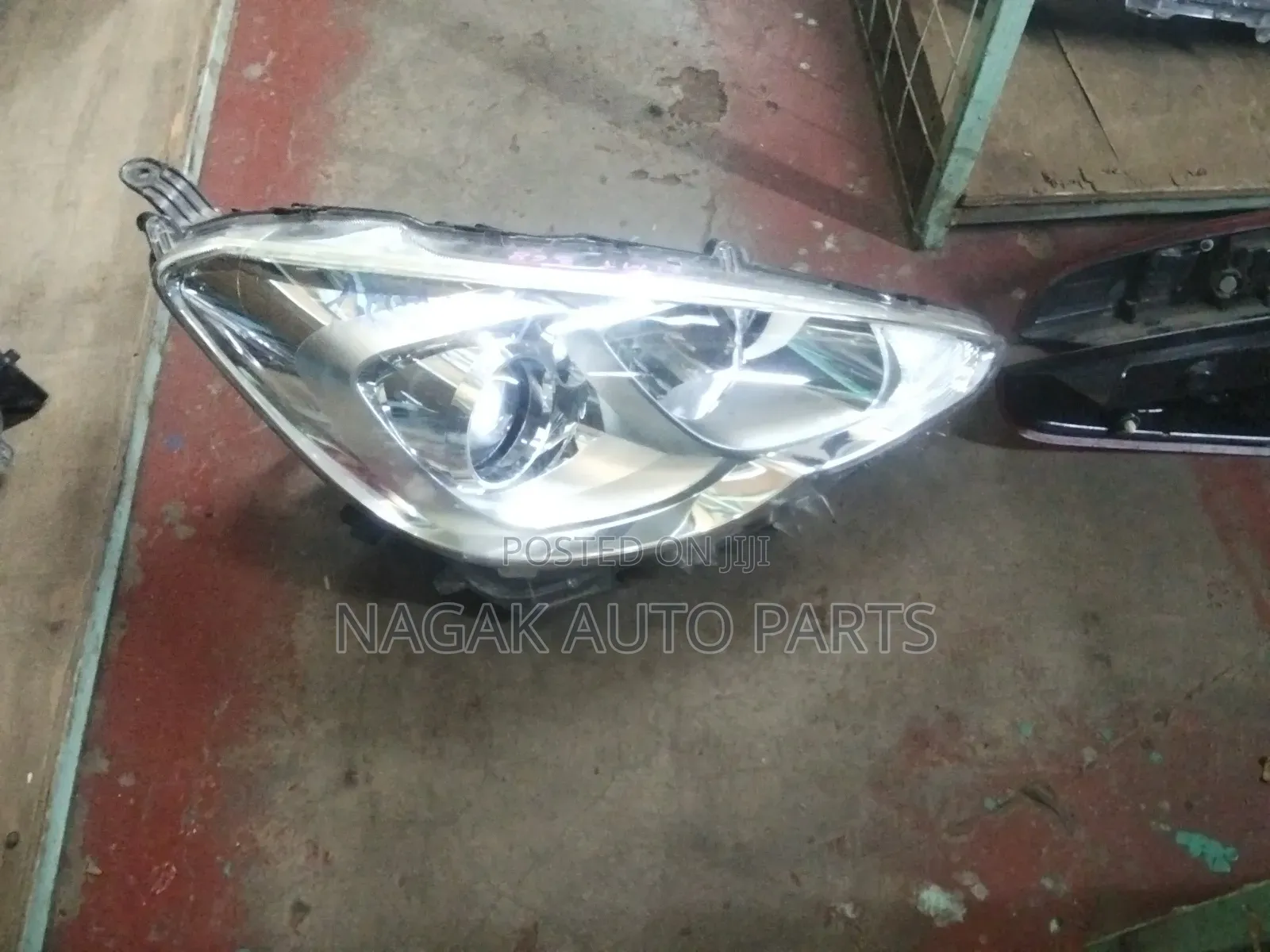 Toyota Aqua 2015 Headlight
