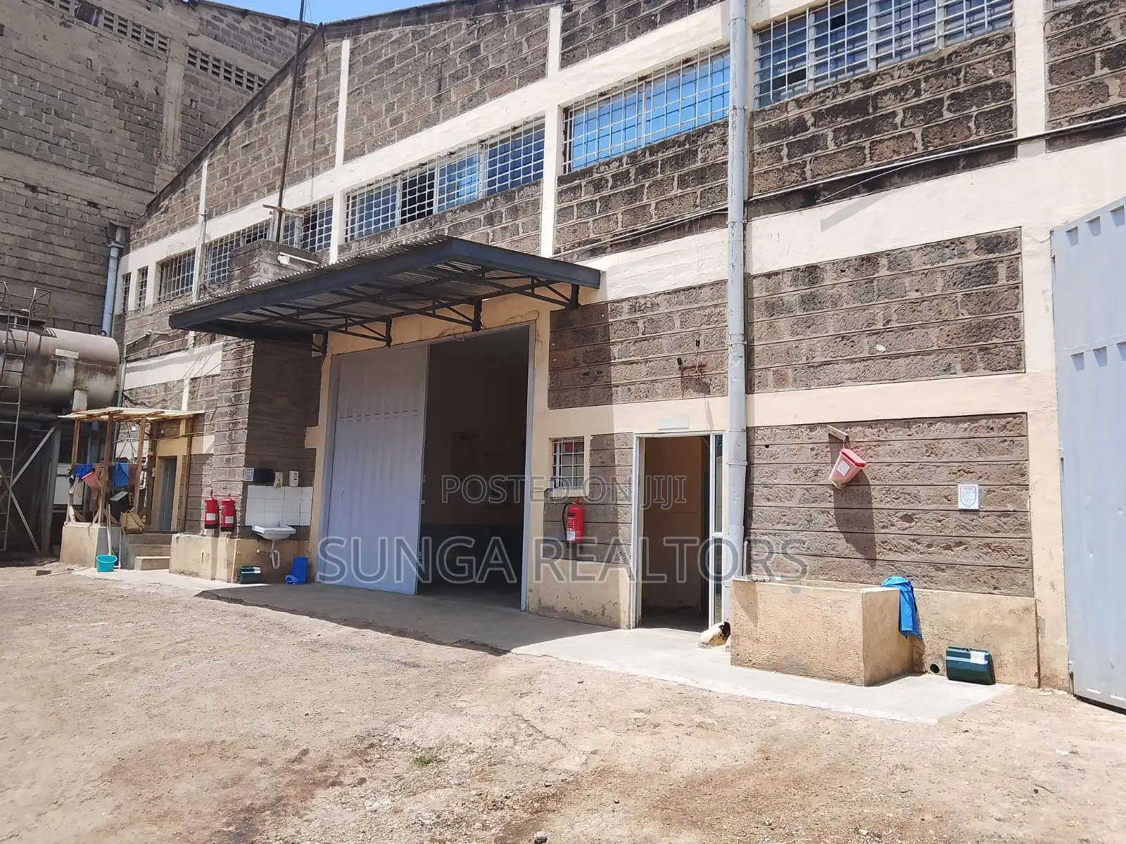 Warehouse for Rent in Industrial Area
