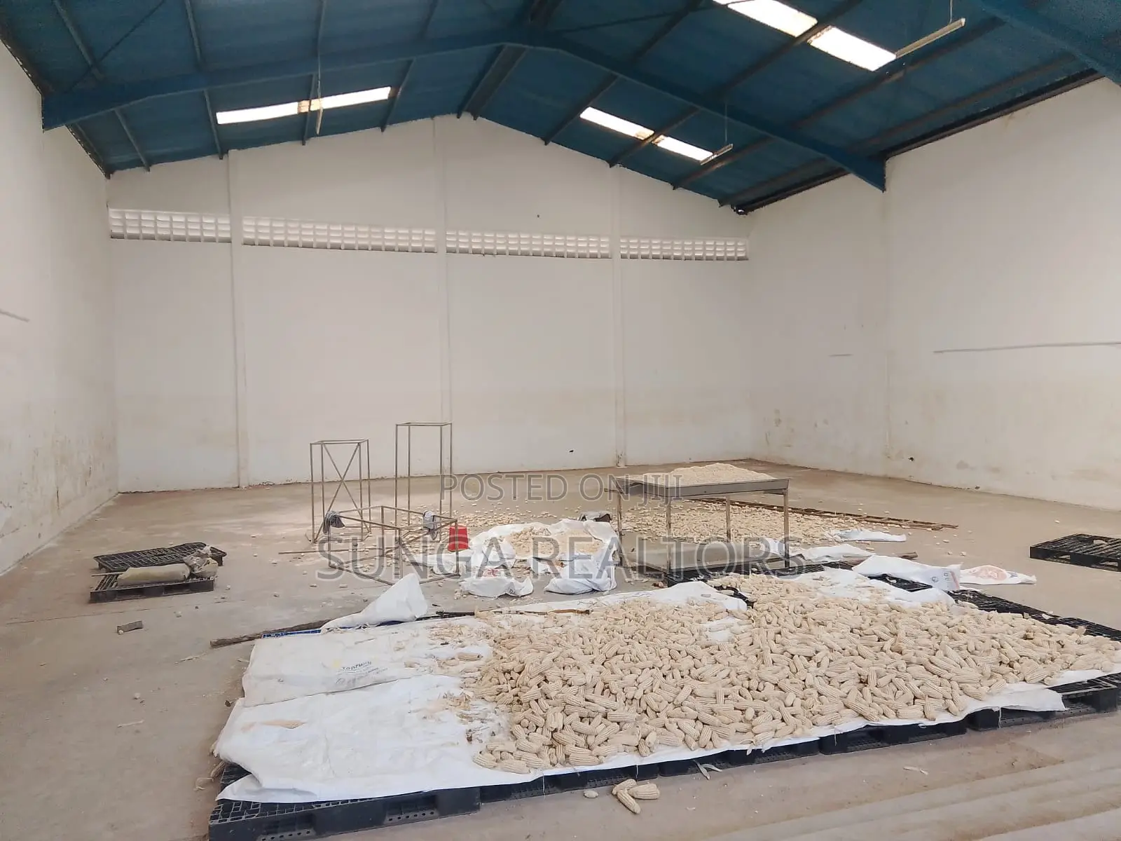 Warehouse for Rent in Industrial Area