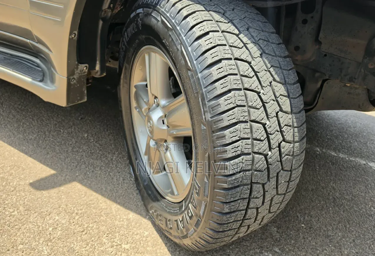Toyota Land Cruiser Cygnus 4.7 2005 Black
