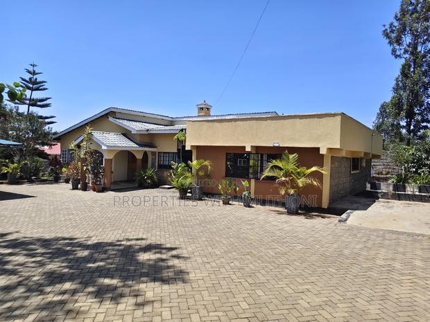 6bdrm Bungalow in Oluulua for sale