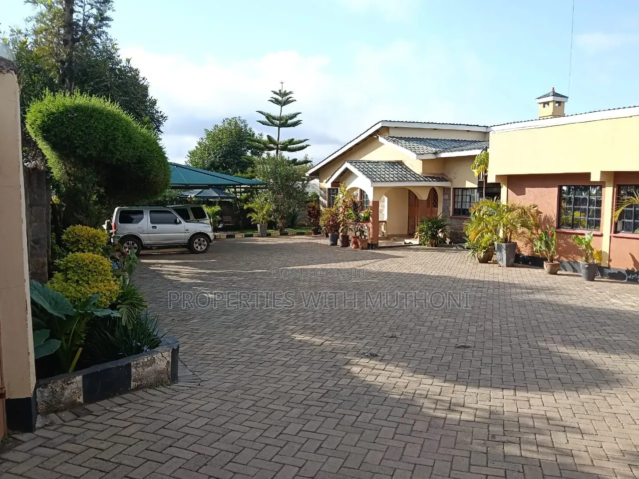 6bdrm Bungalow in Oluulua for sale