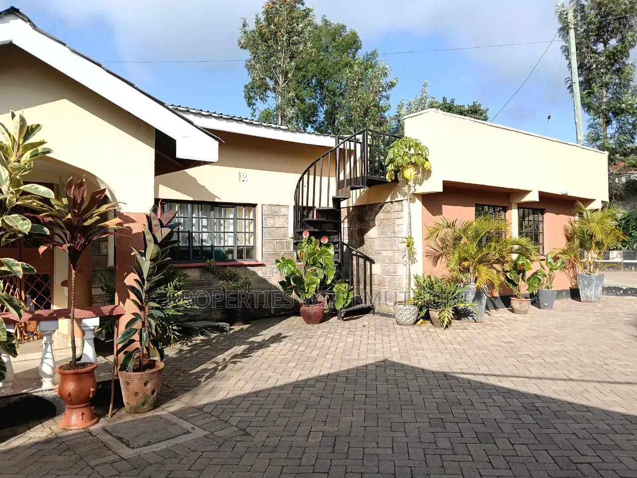 6bdrm Bungalow in Oluulua for sale