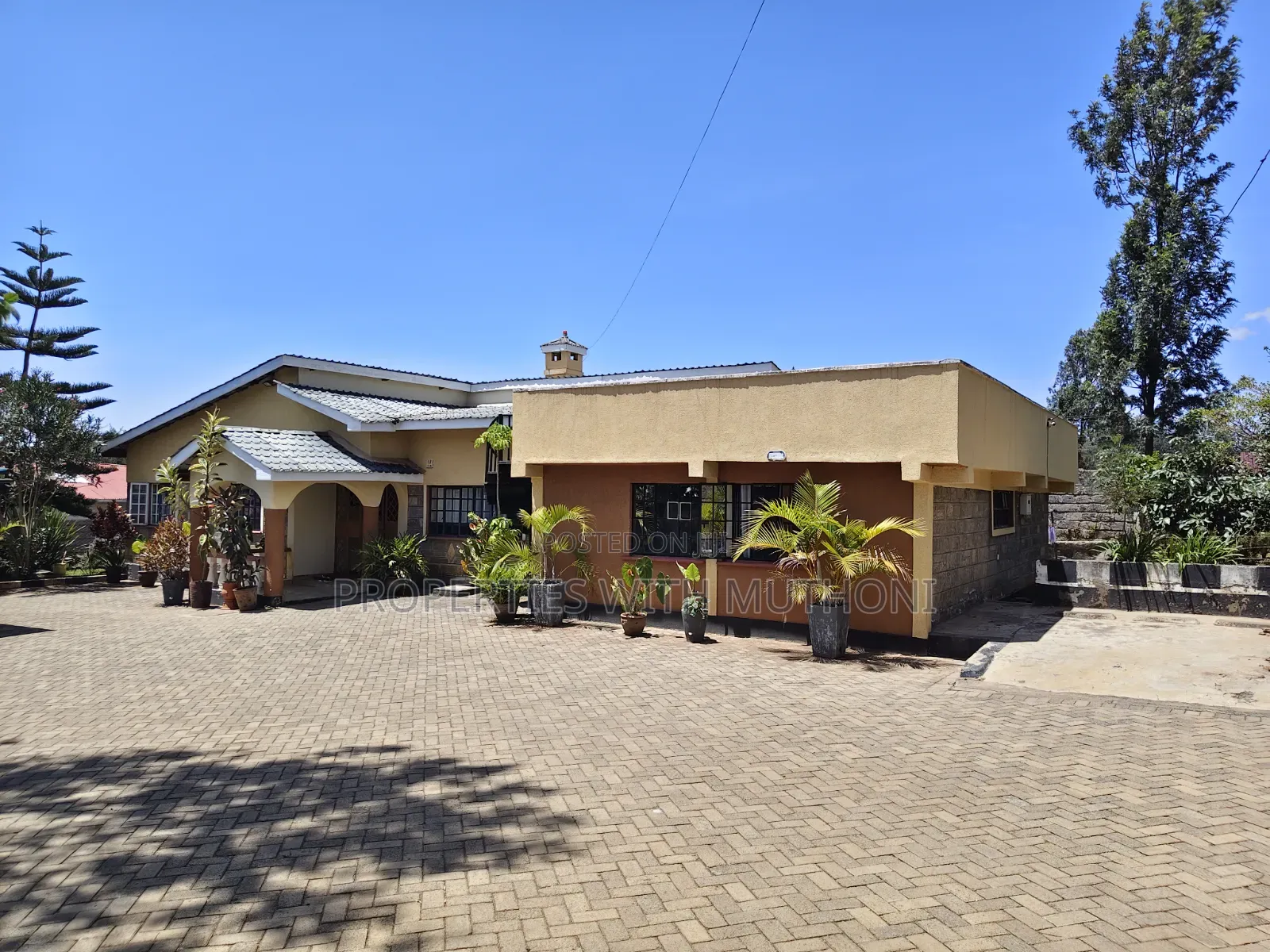 6bdrm Bungalow in Oluulua for sale