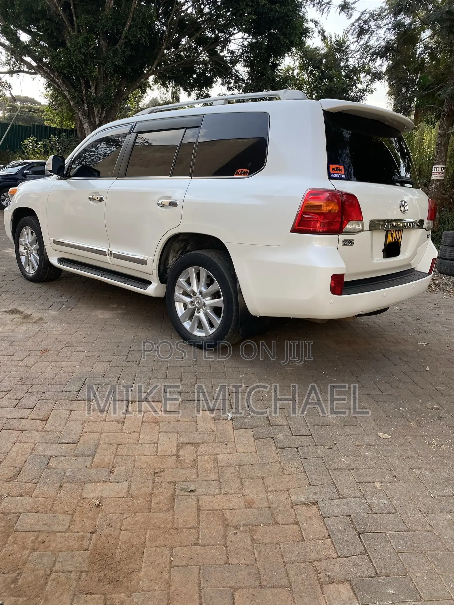 Toyota Land Cruiser 4.6 V8 ZX 2014 White