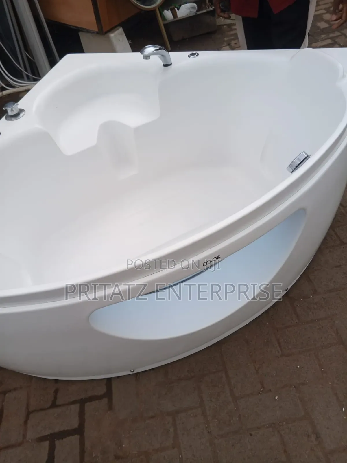 White Ceramic Jacuzzi