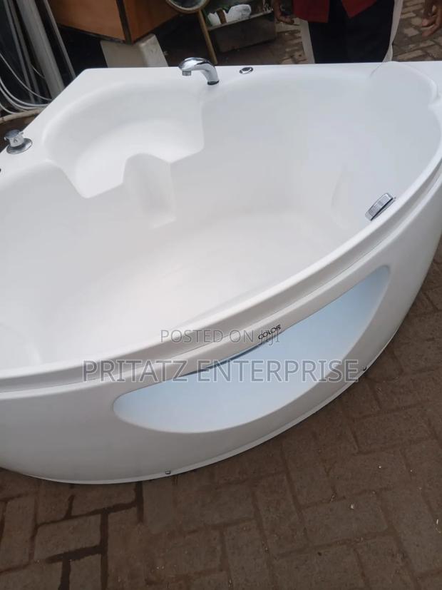 White Ceramic Jacuzzi - thumbnail 2