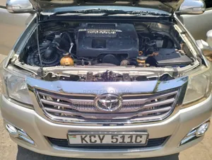 Toyota Hilux 2013 Silver