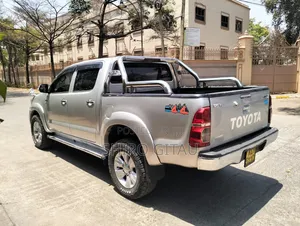 Toyota Hilux 2013 Silver