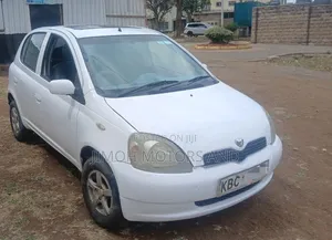 Toyota Vitz 2004 White