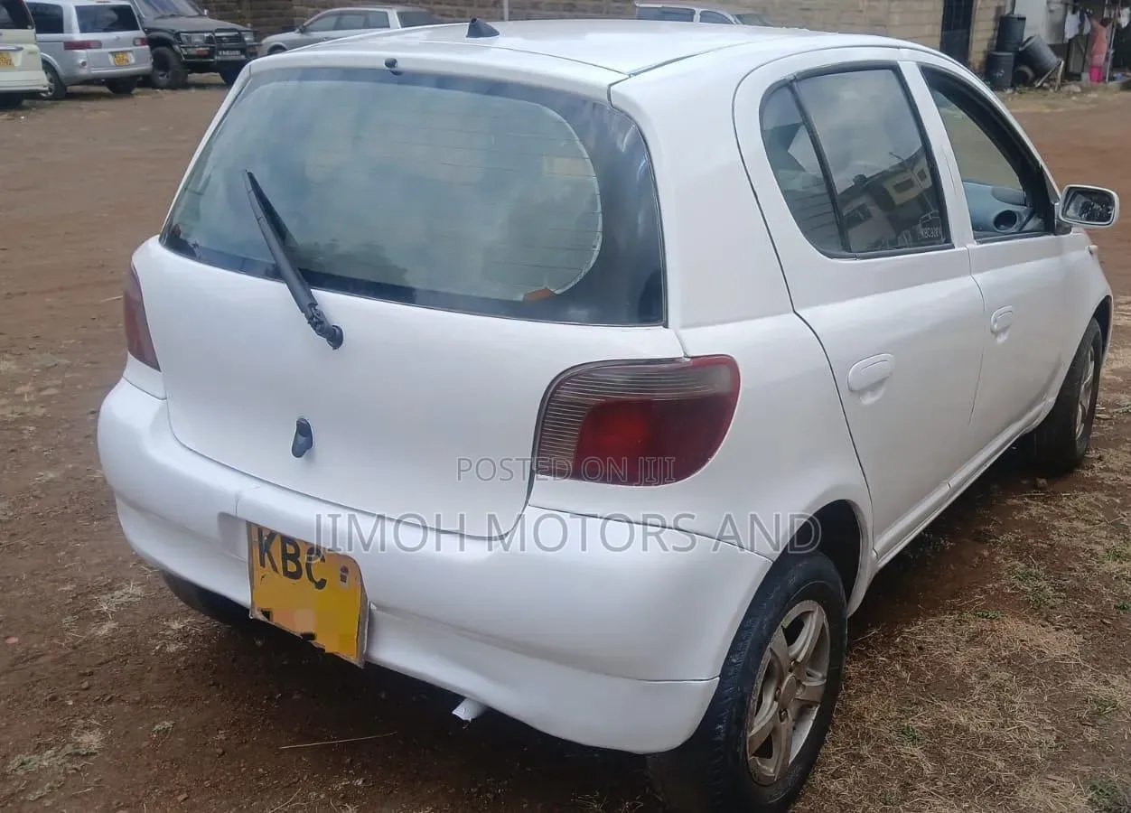 Toyota Vitz 2004 White