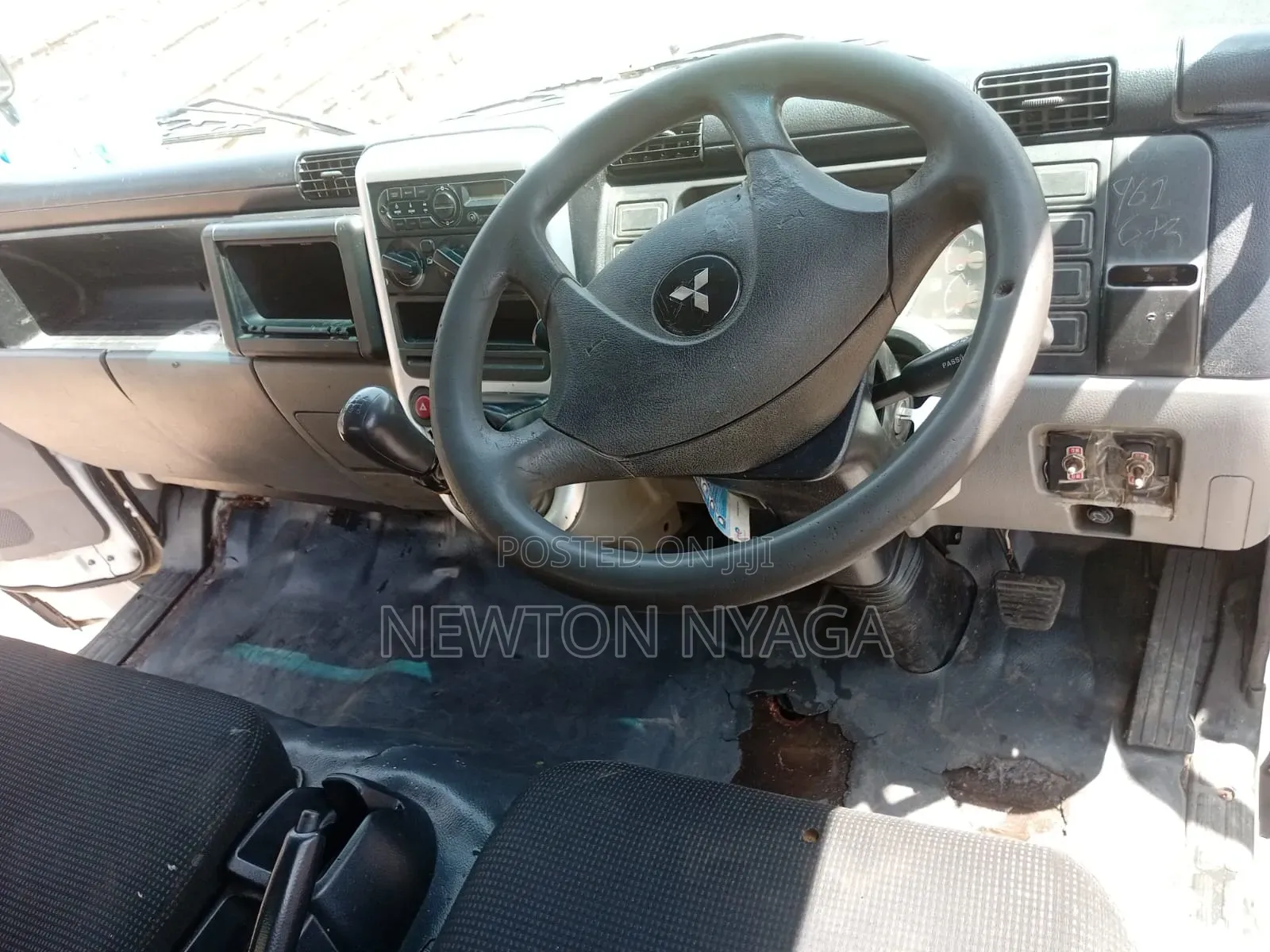 Mitsubishi Canter Local 2017 White