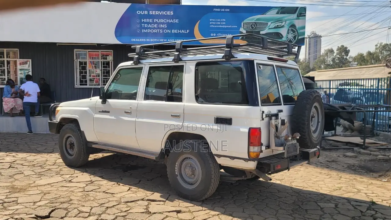 Toyota Land Cruiser 2016 White