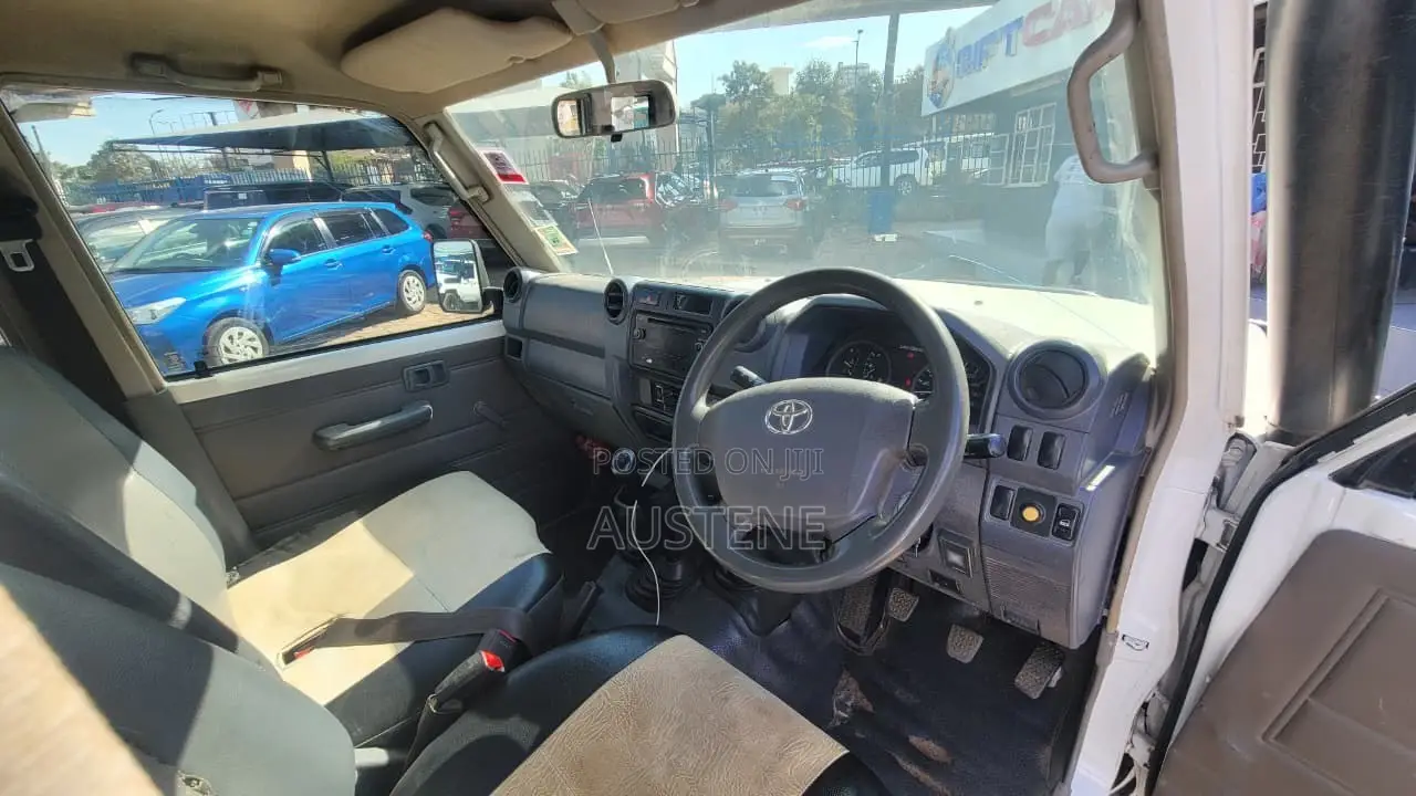 Toyota Land Cruiser 2016 White