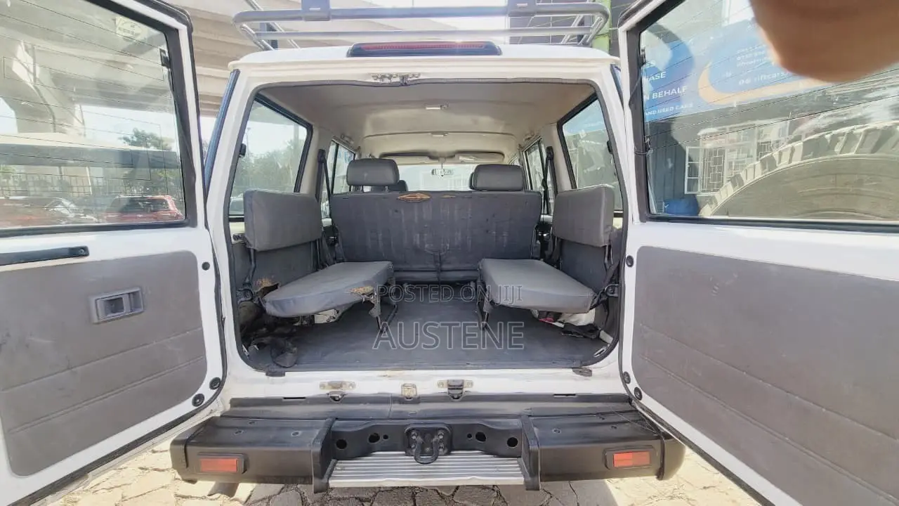 Toyota Land Cruiser 2016 White