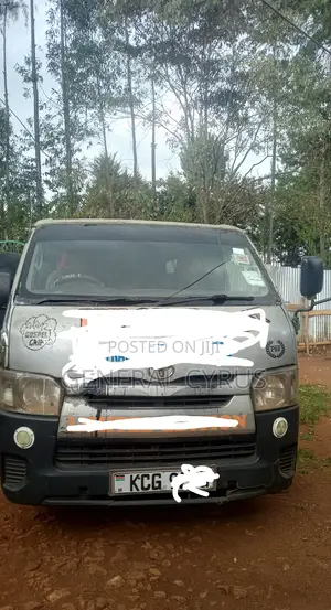 Toyota HiAce 2011 Silver