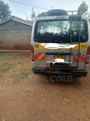 Toyota HiAce 2011 Silver