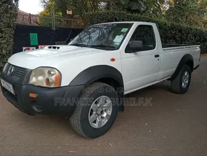 Nissan Hardbody 2015 White