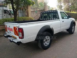 Nissan Hardbody 2015 White