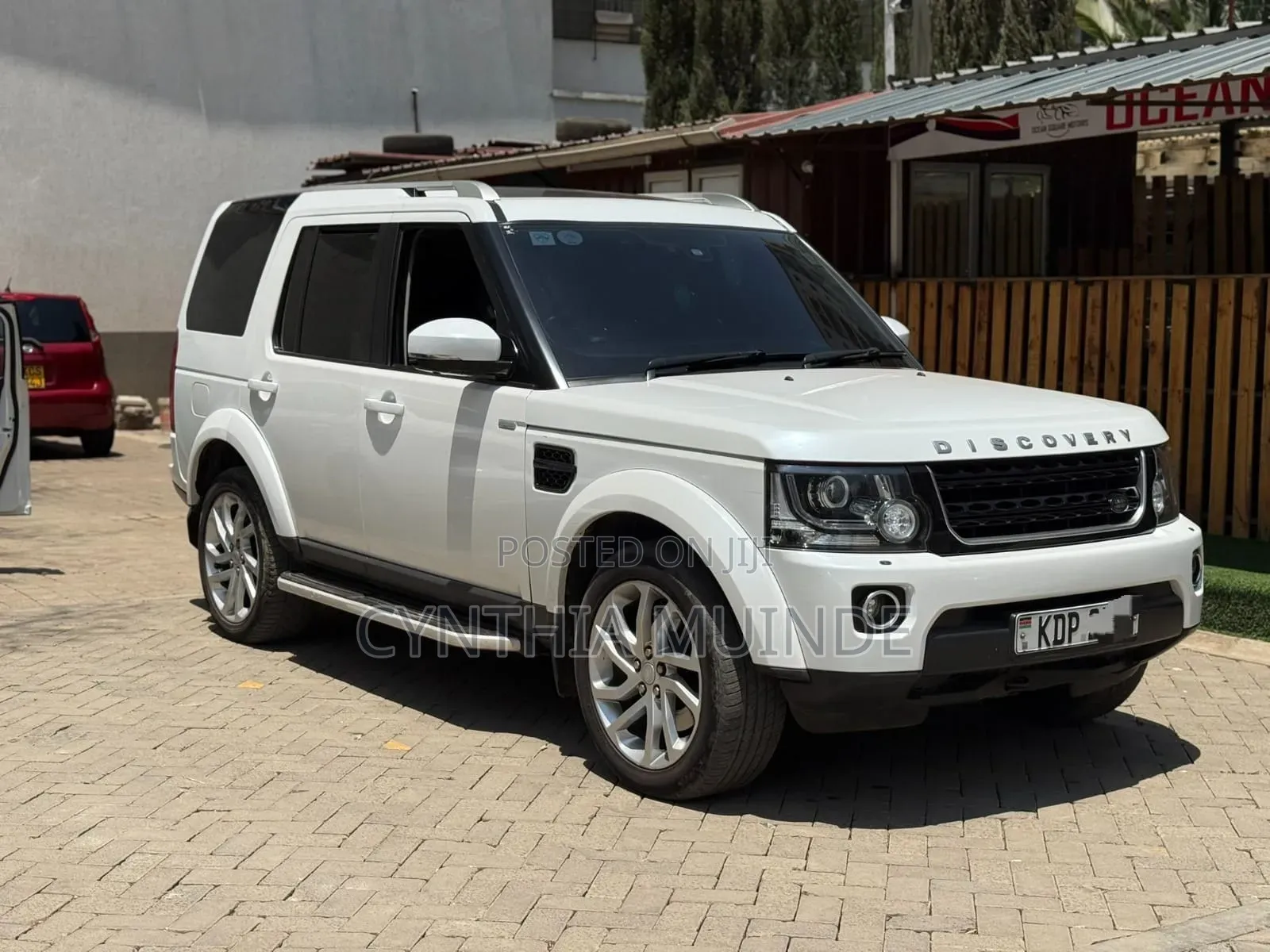 Land Rover Discovery 2016 White