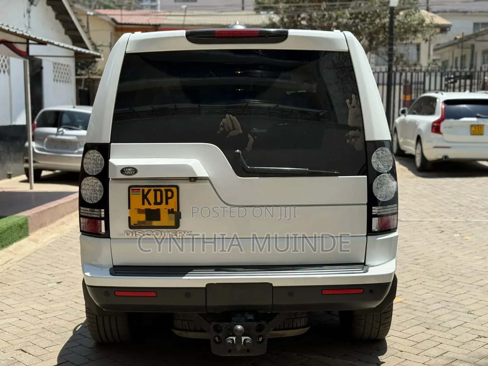 Land Rover Discovery 2016 White