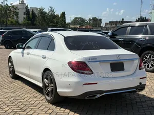 Mercedes-Benz E200 2019 Off white