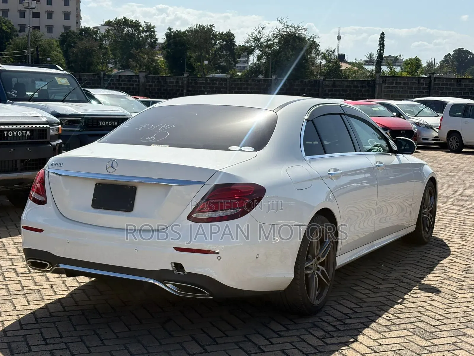 Mercedes-Benz E200 2019 Off white