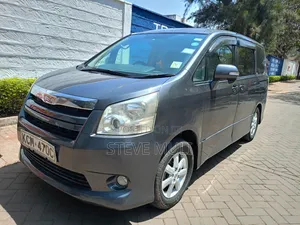 Toyota Noah 2.0 143hp FWD (8 Seater) 2010 Gray